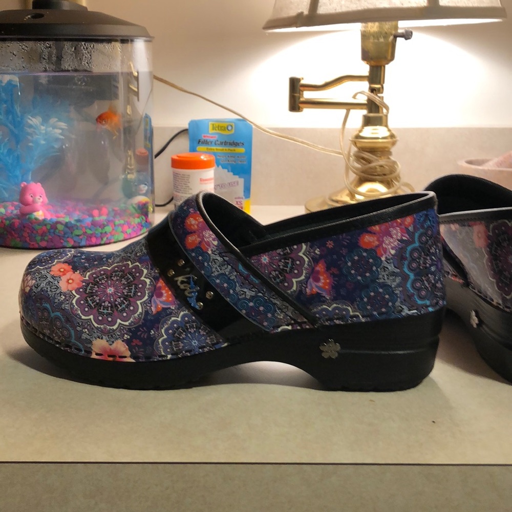 Clogs - Picture 2 of 3
